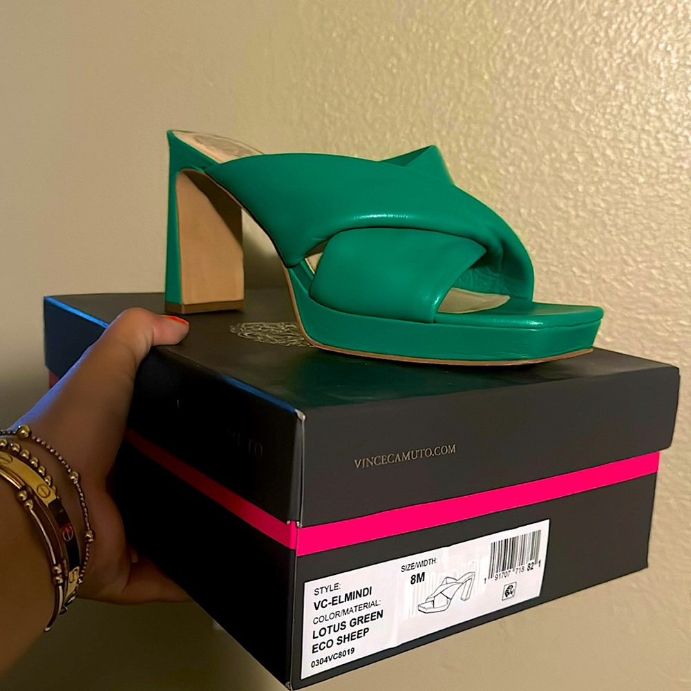Vince Camuto green lotus